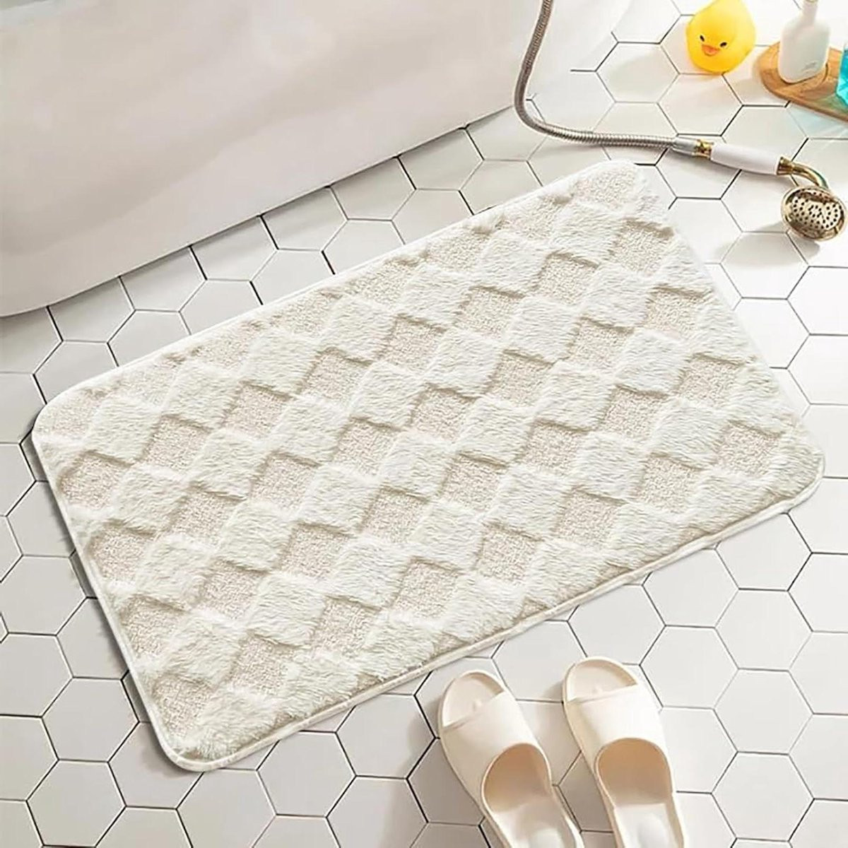 Zachte witte geruite badmat met antislip voor in de badkamer