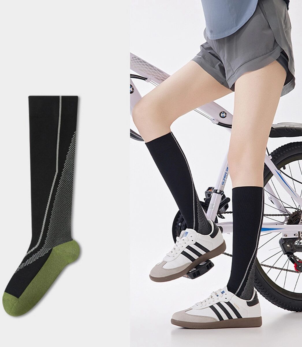 INF Graduierte Kompressions-Sportsocken 2 Paar - Atmungsaktive Baumwoll-Wadenstütze mit Anti-Rutsch-Bündchen für Laufen & Schwarz