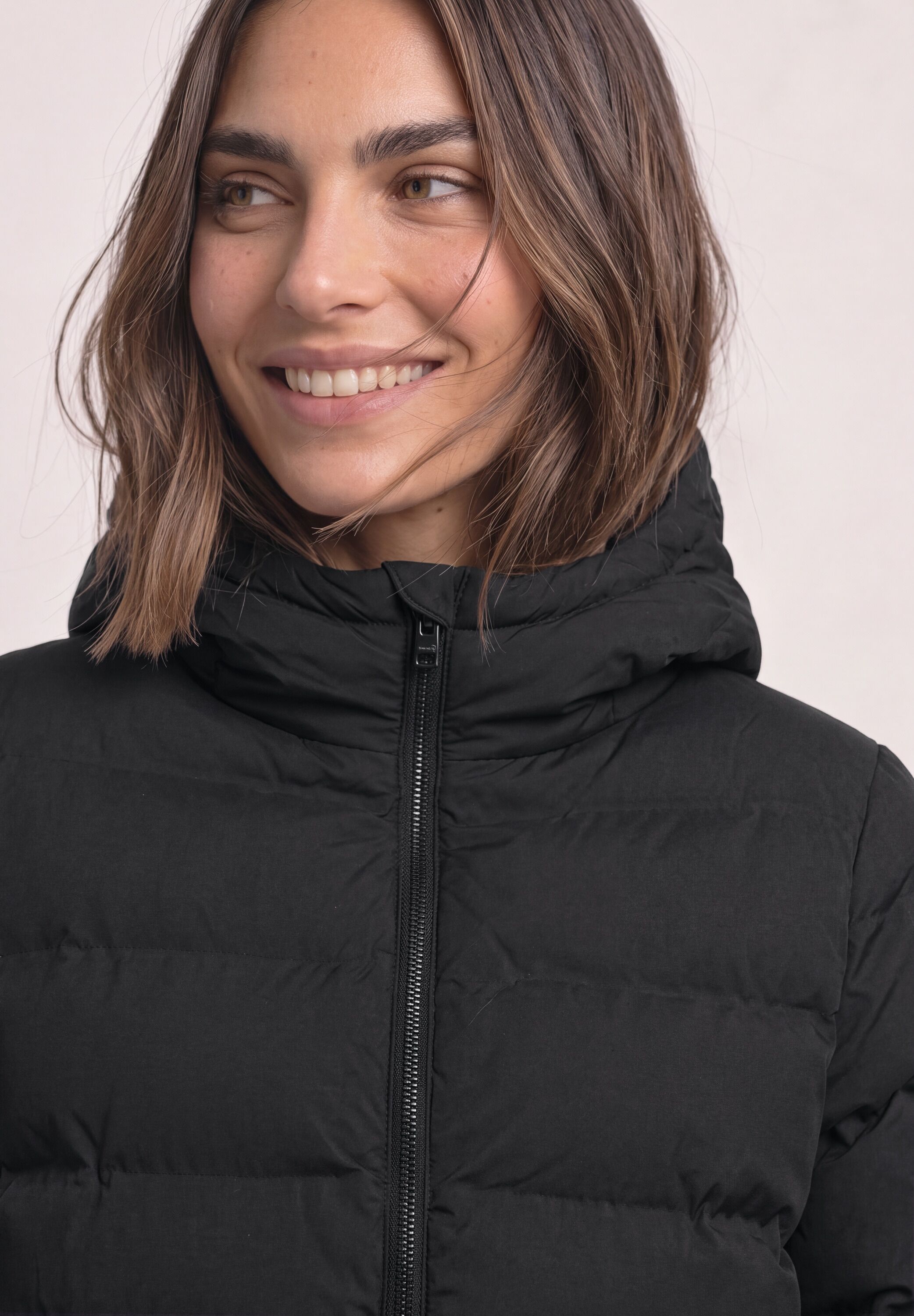 Steppjacke STREET ONE, Damen, Gr. 34, schwarz, Web, Obermaterial: 100% Polyamid. Futter: 100% Polyester. Wattierung: 100% Polyester, unifarben, bequem hüftbedeckend, Rundhals, elastischer Bund, Jacken Steppjacke, Kurze Jacke mit geklebter Steppung und kap