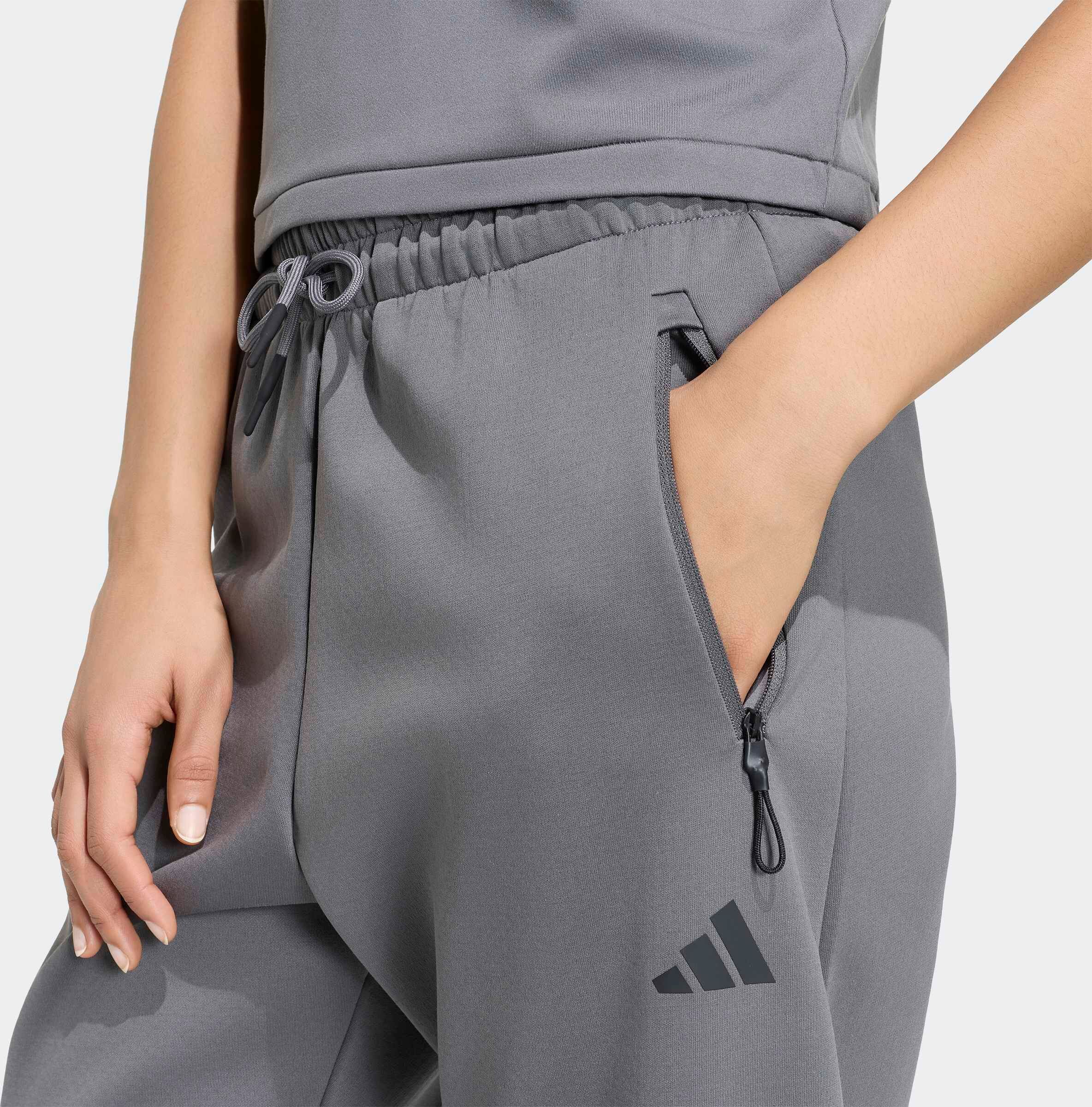 Sporthose ADIDAS SPORTSWEAR "ADIDAS Z.N.E. OFFENER SAUM", Damen, Gr. M, N-Gr, grau five, normal, gr., Obermaterial: 57% Polyester, 43% Baumwolle, Hosen Sporthose grau five, normal, gr. M, N-Gr