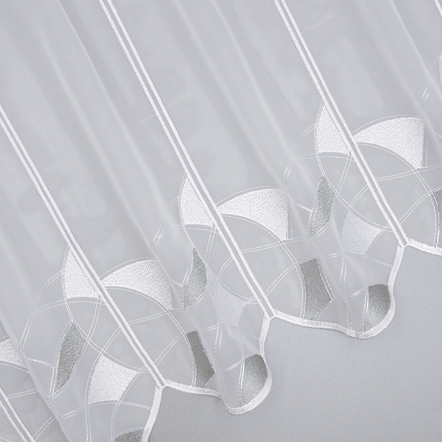 Scheibengardine GERSTER "Clara, nach Mass, Durchzuglöcher, transparent" Gr. 11, grau (weiß, grau), B:200cm H:30cm, Polyester, Gardinen, Scheibengardine, SB-Bistro "Clara", nach Mass, massgenaue Anfertigung weiß, grau 30cm, Durchzuglöcher, 200cm