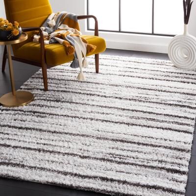 SAFAVIEH Berber Shag Radislava Rug
