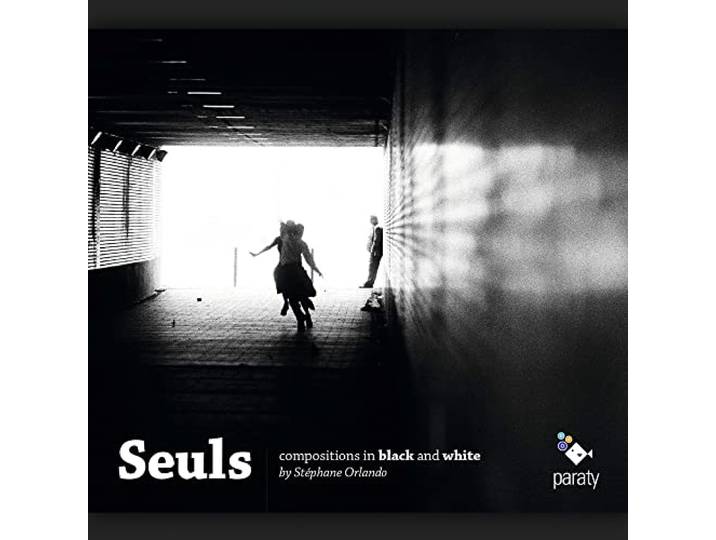 Seuls-Compositions In Black & White