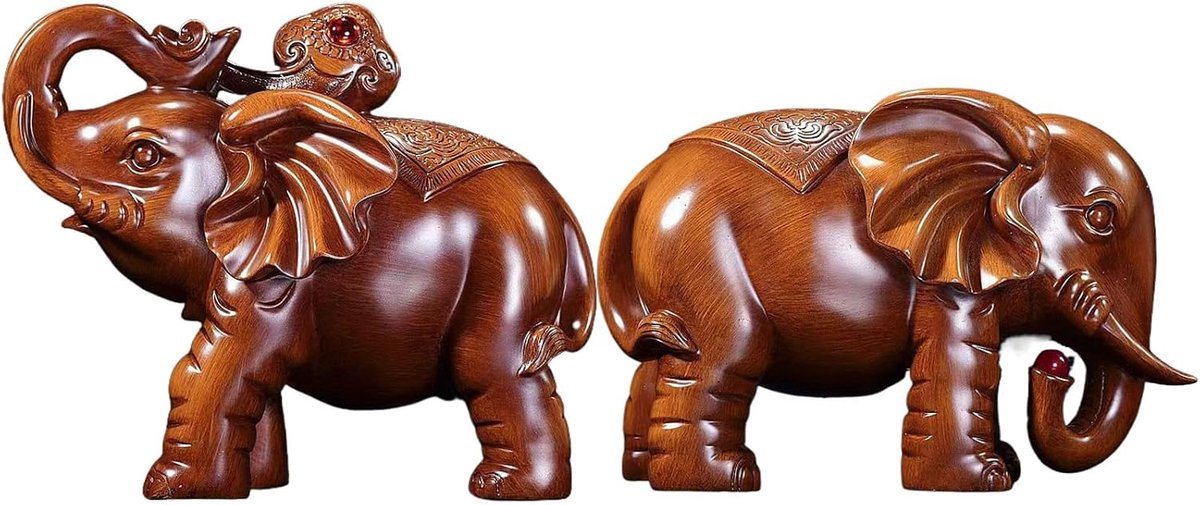 Handgemaakte rustieke houten beeldjes als gelukssymbolen voor woondecoratie, paar, houtkleur
