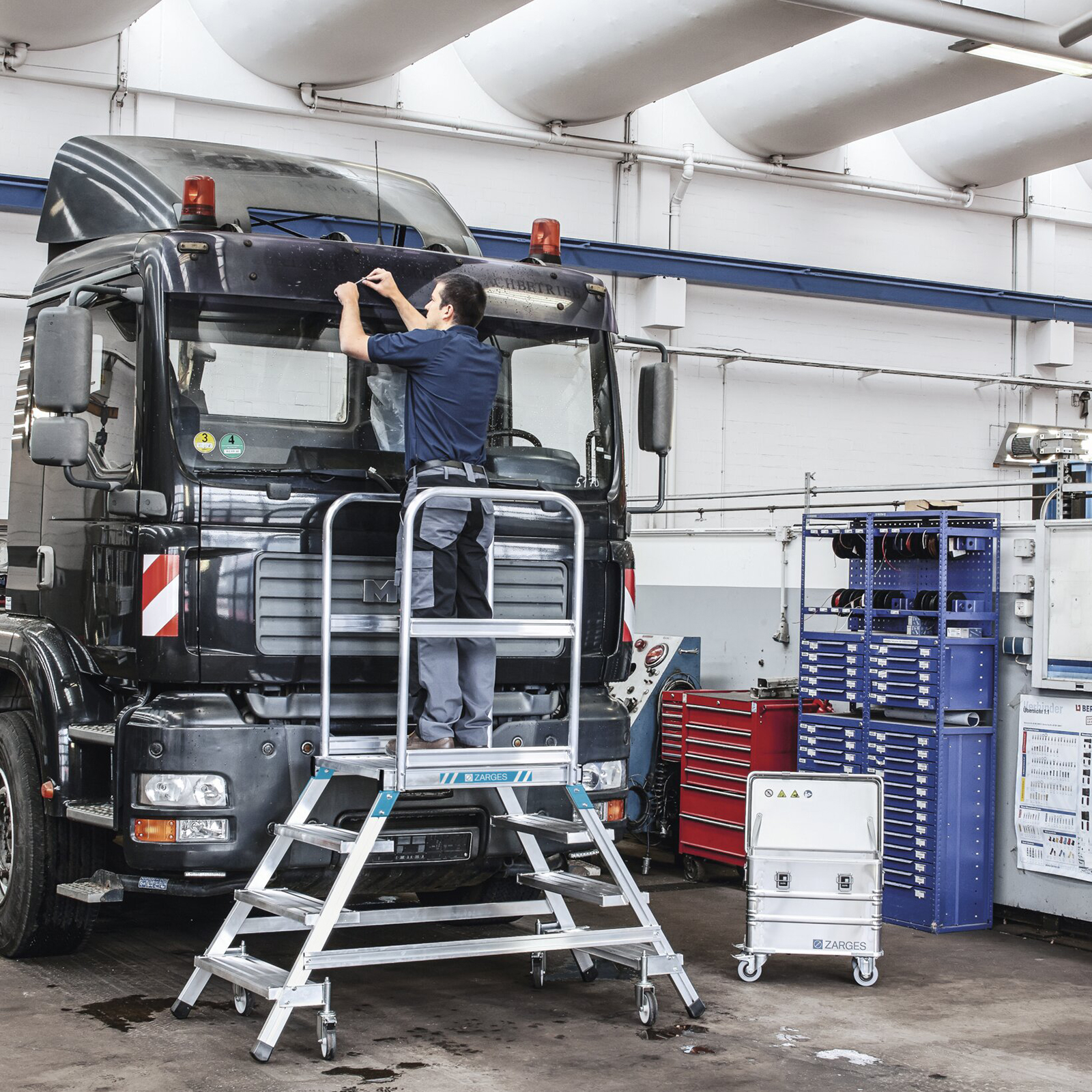 Zarges Podestleiter fahrbar mit 2x3 Leichtmetall-Stufen