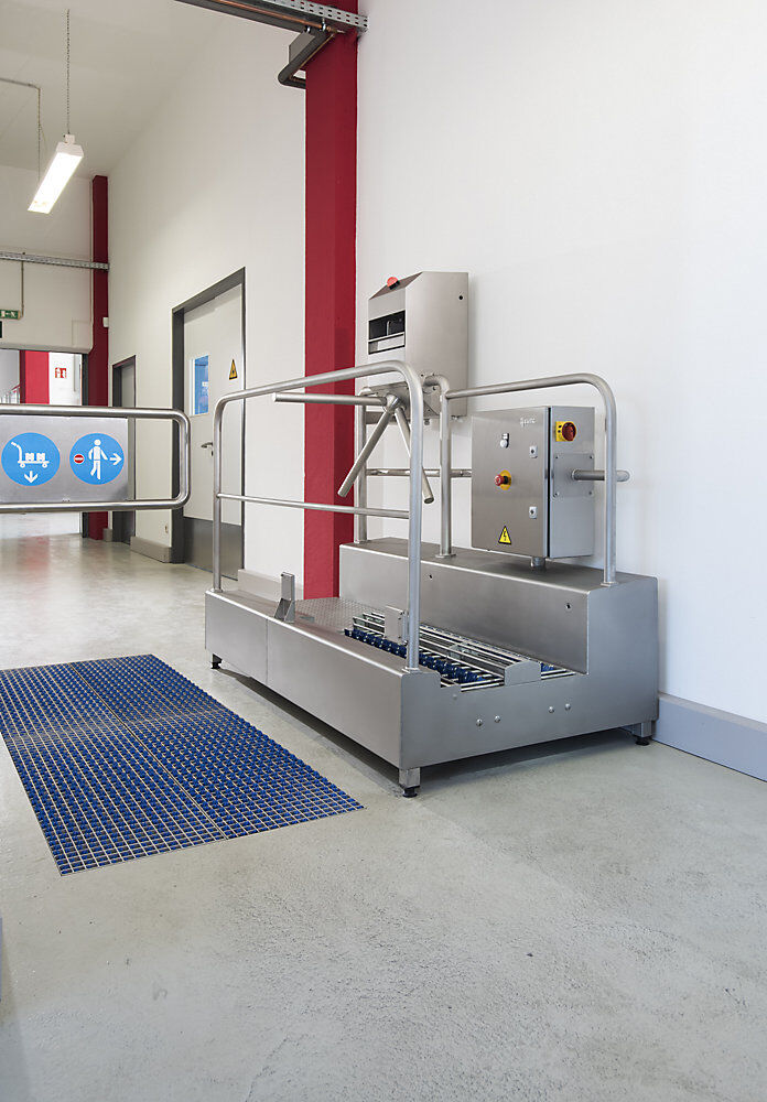 NEPTUN HCS1 Nass-Sohlenreinigungs-Schleuse, mit Handdesinfektion, silber Heute