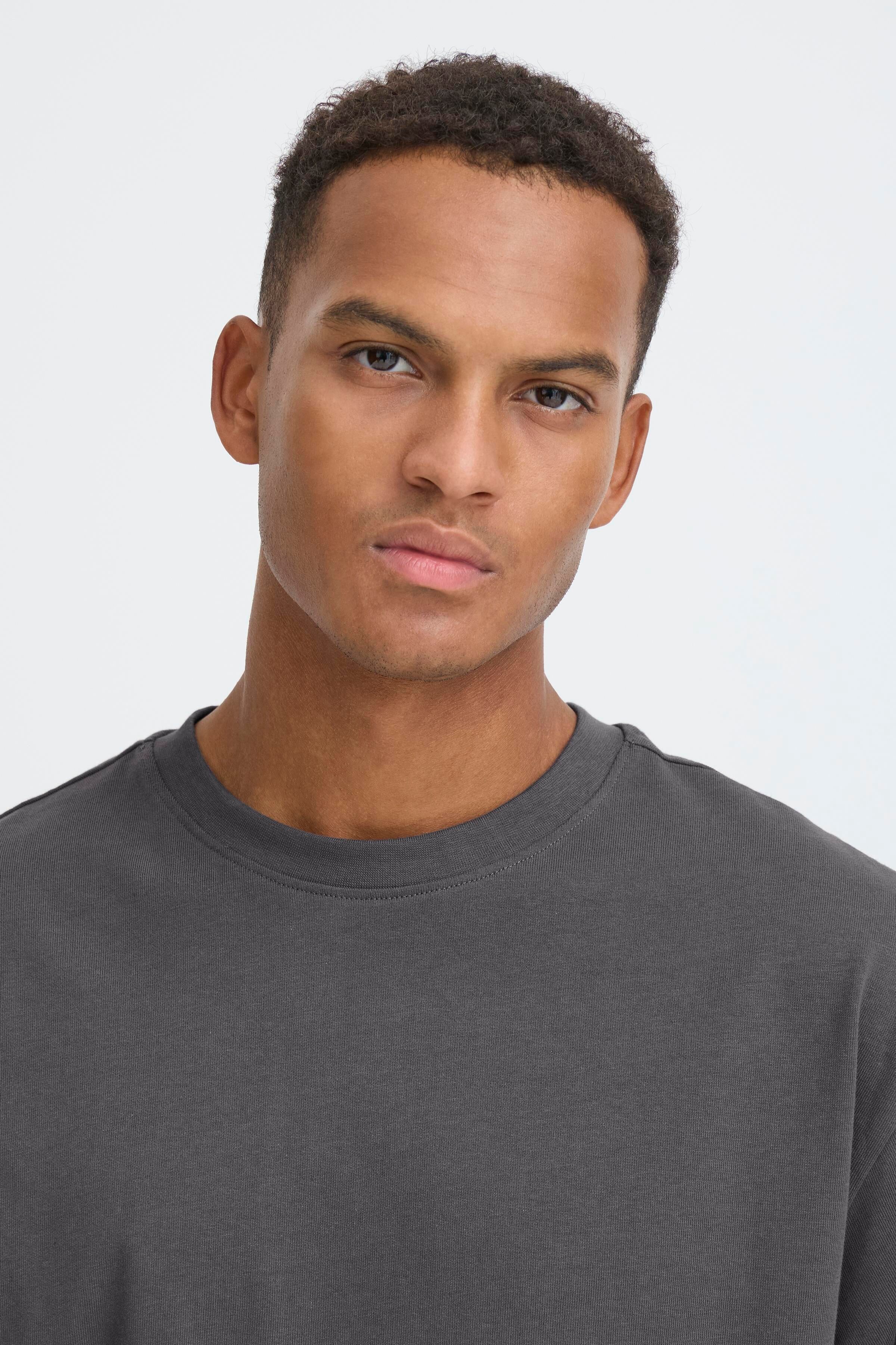 Rundhalsshirt BLEND "BHFISHER OVERSIZE TEE", Herren, Gr. S, grau (iron gate), Single Jersey, Obermaterial: 100% Baumwolle, unifarben, relaxed fit normal, Rundhals, Shirts Rundhalsshirt, Baumwolle, relaxed fit iron gate S