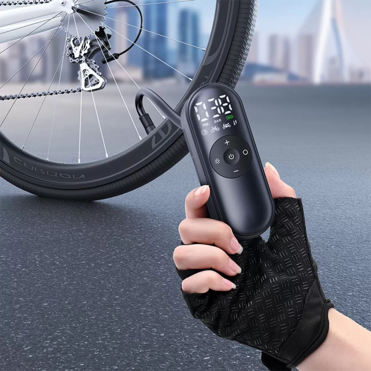 INF Mini wiederaufladbare Fahrradpumpe mit digitalem PSI/BAR-Messgerät, LED-Licht und Type-C-Ladung