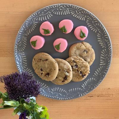 Global Crafts Encantada Handmade Pottery Serving Platter, Gris