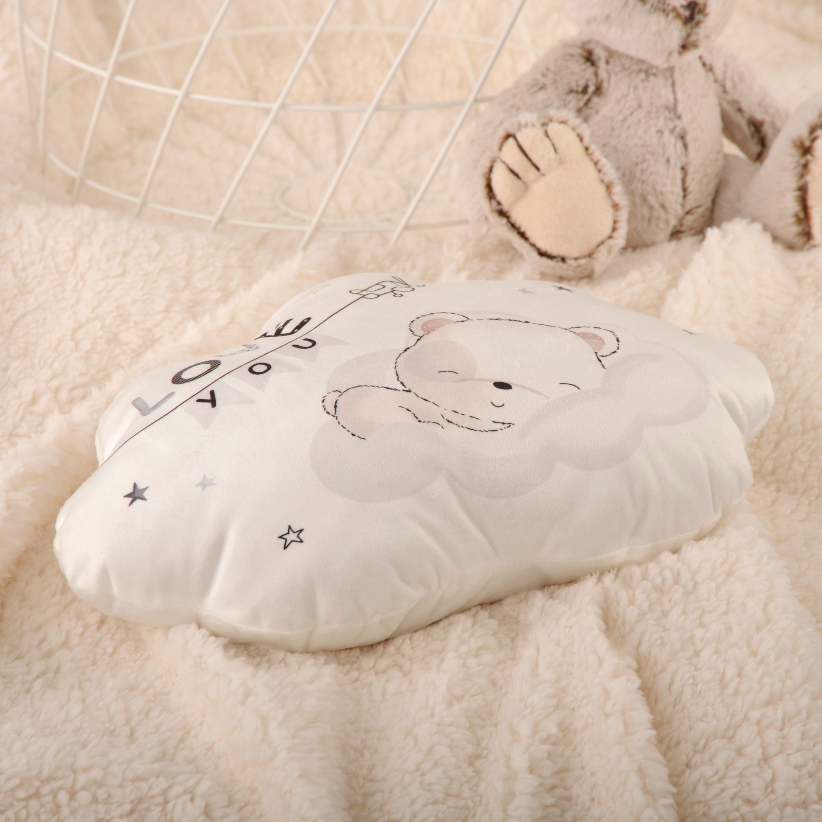 Dekokissen BABY BEST "BabyBest Sleeping little bear", bunt (weiß, neutral), B:25,5cm H:2,5cm L:36cm, Polyester, Dekokissen_Sitzkissen_Kissenhüllen, Dekokissen, hochfarbig bedruckt weiß, neutral B/L: 25,5cm x 36cm, 1 Stk.
