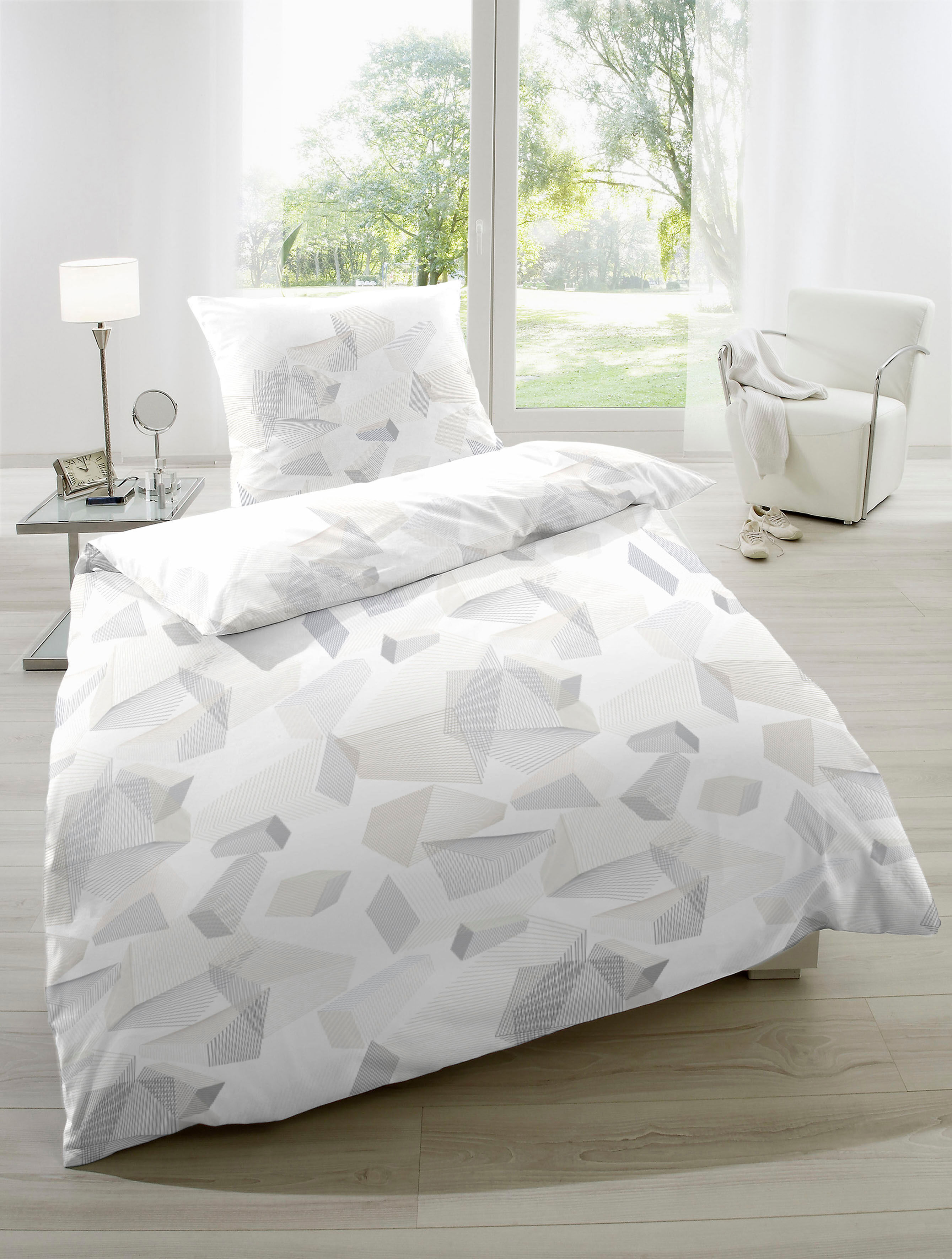 Bettwäsche PRIMERA "Mako-Satin-Bettwäsche Sky Crystal", grau (weiß, grau), B/L: 135cm x 200cm, 1 Stk., 1 Stk., Mako-Satin, B/L: 80cm x 80cm, 2 Stk., Mako-Satin, Obermaterial: 100% Baumwolle, Bettwäsche, Bettwäsche, mit abstrakten Formen weiß, grau B/L: 13