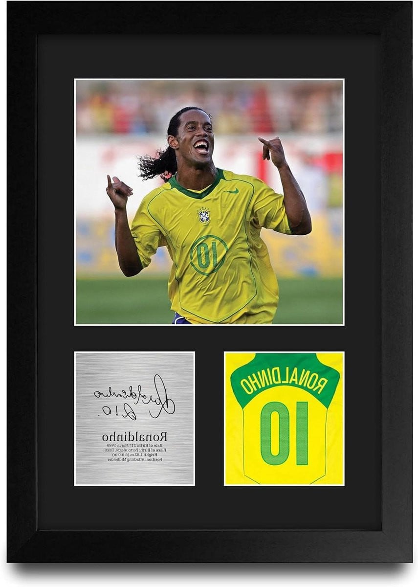 Ingelijste Kunstprint Voetbal Fanfoto A4 Formaat - Zwart