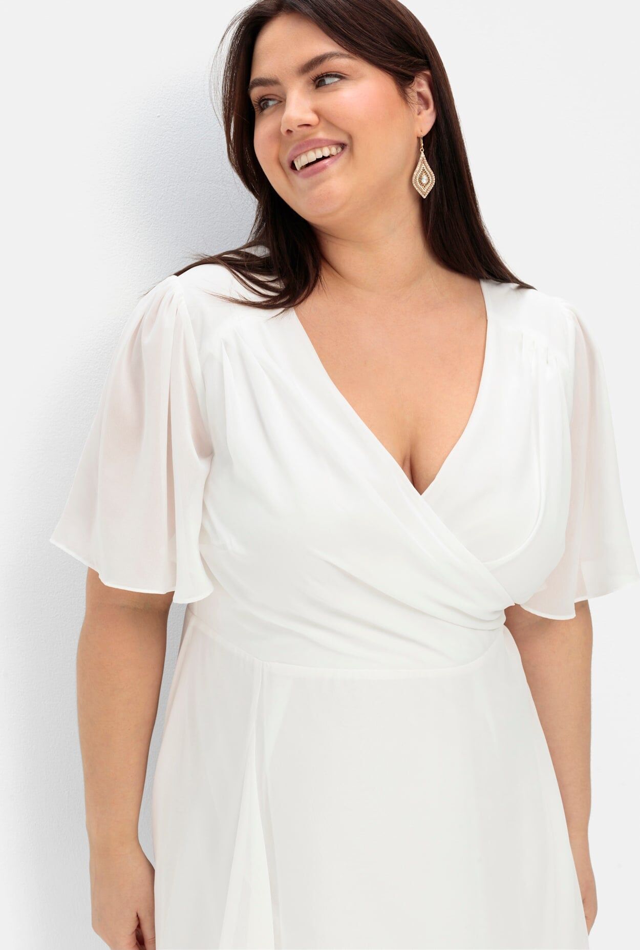 Chiffonkleid SHEEGO "Chiffonkleid", Damen, Gr. 46, Normalgrössen, Kurzarm, Chiffon, weiss (sanftes weiß), Chiffon, 100% Polyester, unifarben, lang, V-Ausschnitt, Kleider Chiffonkleid sanftes weiß 46, Normalgrössen, Kurzarm, Chiffon