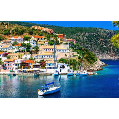 Fototapete PAPERMOON "DORF AM MEER-KEFALONIA INSEL MEER BOOTE KLIPPEN STRAND", bunt, B:2,5m L:1,86m, Vlies, Tapeten