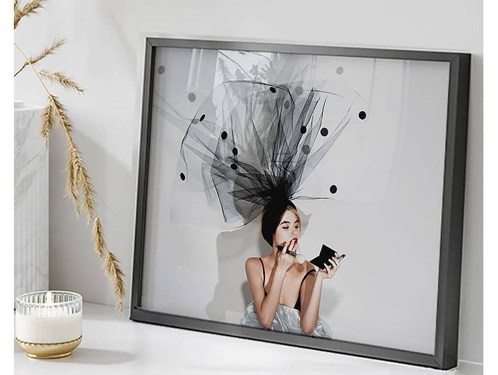 Bild Putting On My Make Up Buche Massiv, lackiert Acrylglas Multicolor 42 x 52cm