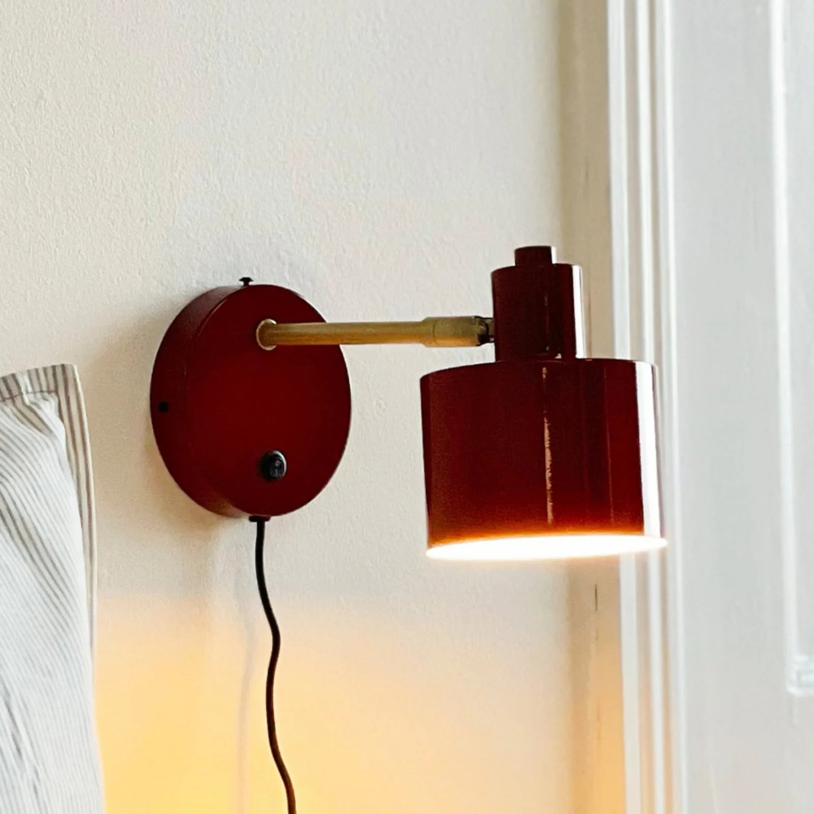 Dyberg Larsen Ocean wandlamp donkerrood/messing