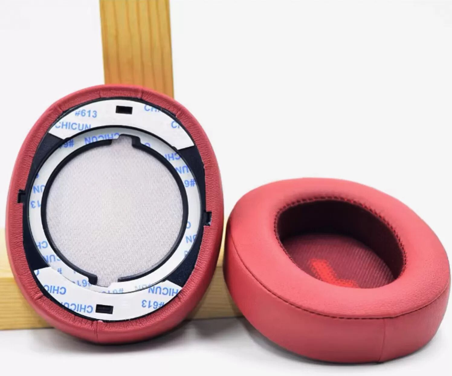 INF Ersatz-Ohrpolster für JBL E55BT Rot