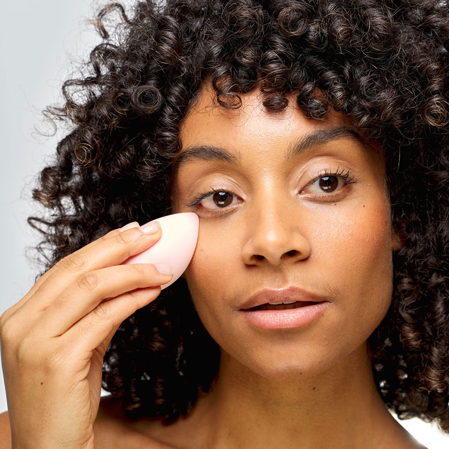BRUSHWORKS Precision Oval Complexion Sponge