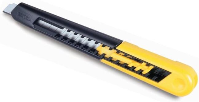 Cutter SM l. de lames 9 mm L. 130 mm plastique au détail STANLEY (1-10-150)