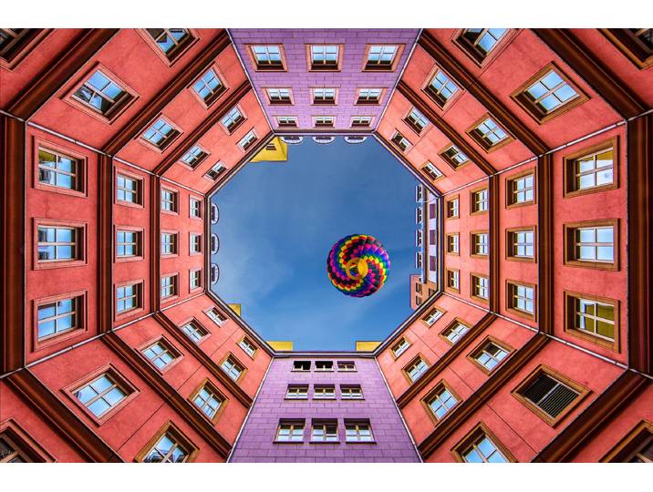 Fototapete PAPERMOON Photo-Art RENEE DOYLE, FORMEN INNENHOF , bunt, B:4m L:2,6m, Vlies, Tapeten, Fototapete
