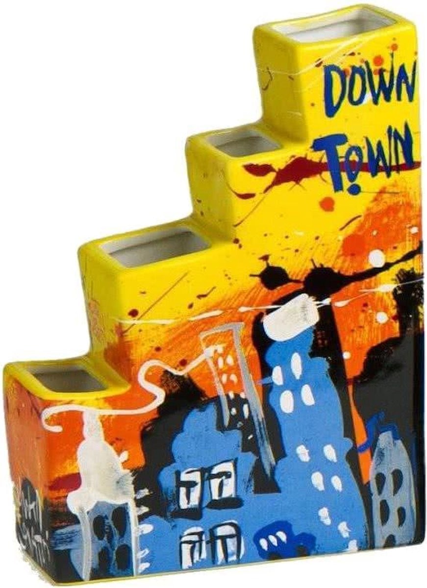 Vaas Down Town door Selwyn Senatori