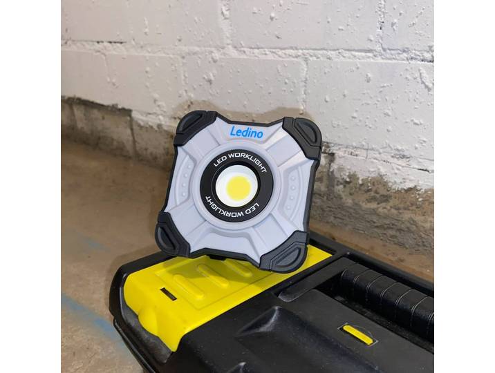 Ledino Akku-Strahler Schönau, LED-Handlampe mit 1.000lm dimmbar, schwarz, Kunststoff