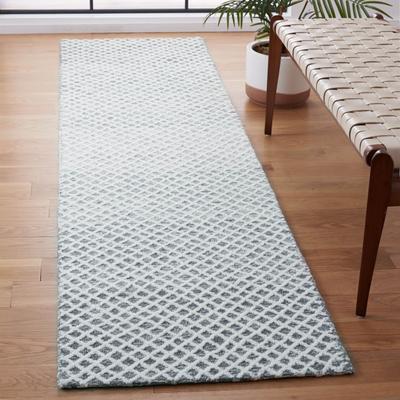SAFAVIEH Handmade Micro-Loop Zvetka Wool Rug