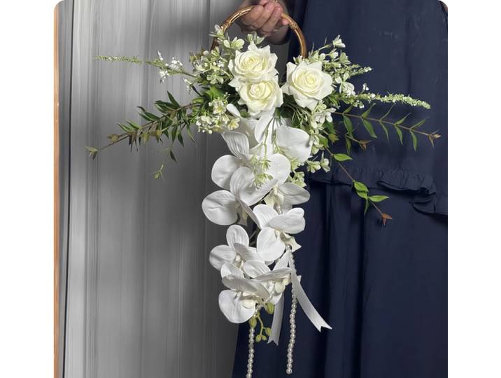 Bricolage à main violet mariée mariage cascade bouquet baiser fleurs artificielles chaud partout dans le ciel perles de fleurs à main.