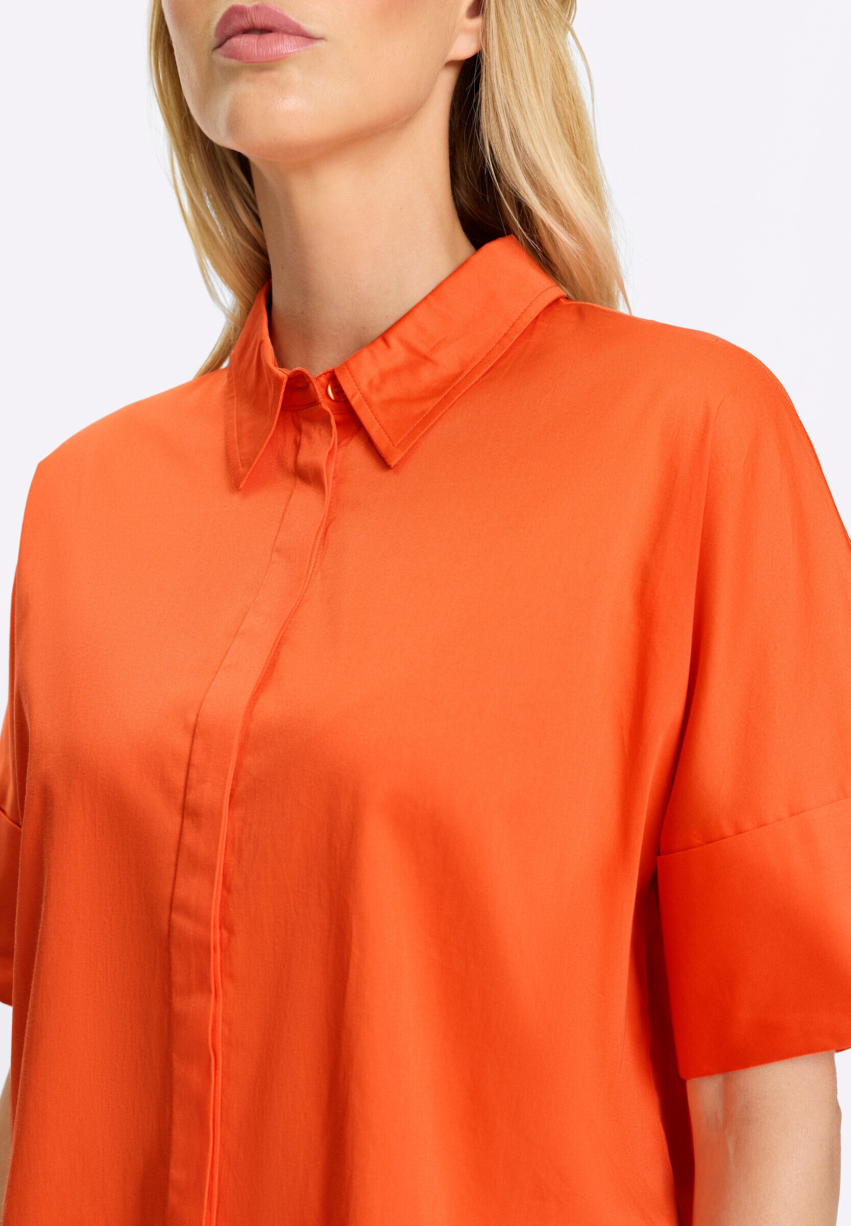 Hemdbluse HEINE "Bluse Kurzarmbluse oversized geschnitten", Damen, Gr. 42, orange, Satin, , Modisch, V-Ausschnitt, Blusen Hemdbluse