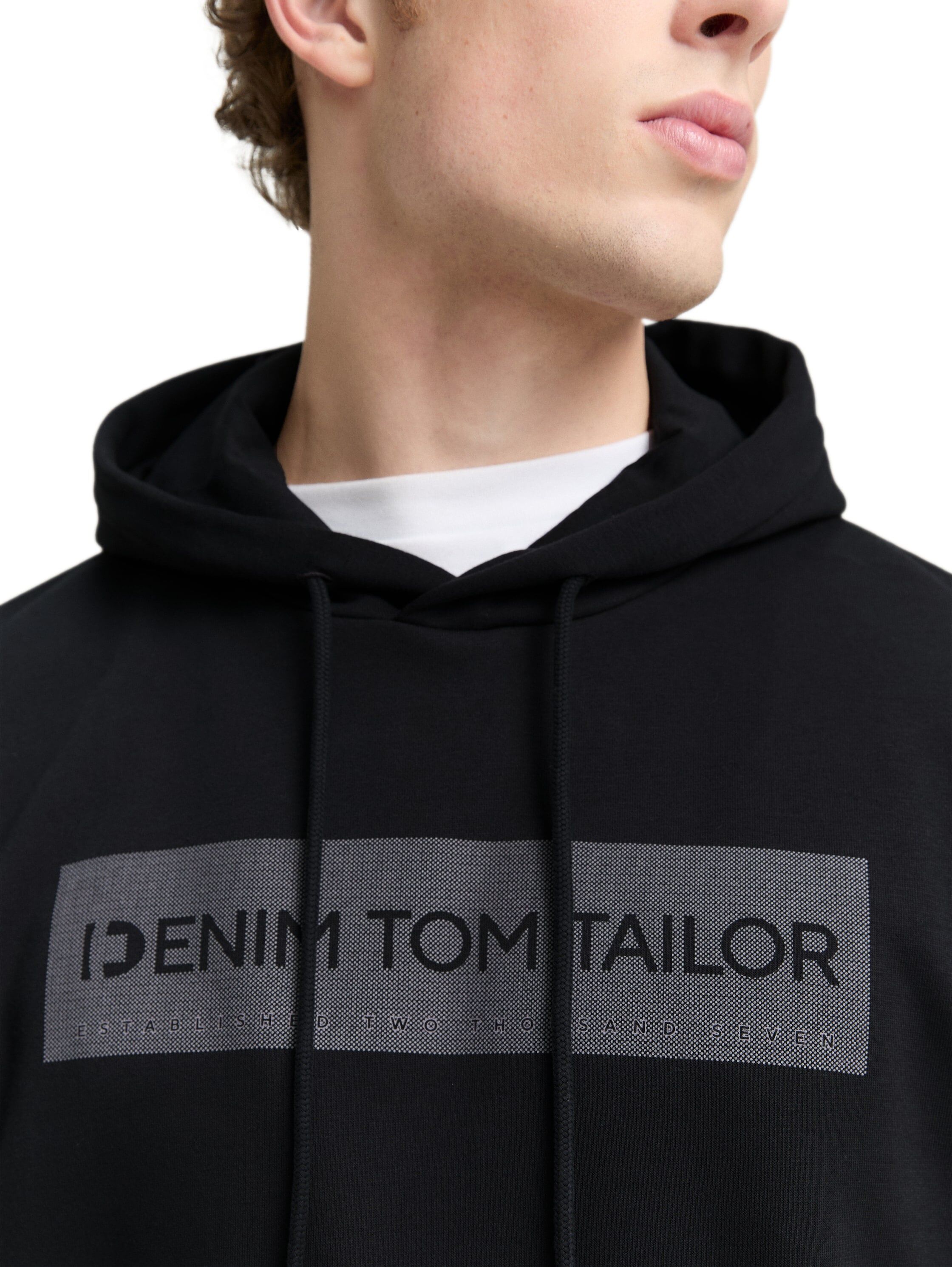 Hoodie TOM TAILOR DENIM, Herren, Gr. M, schwarz (night watch schwarz), Sweatware, Obermaterial: 70% Baumwolle, 30% Polyester, bedruckt, regular fit taillenbedeckt, ohne Ausschnitt, Bündchen, Sweatshirts Hoodie, mit Logo Print night watch schwarz M