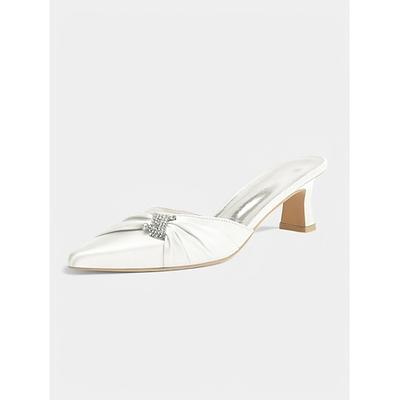 Damen-Pantoletten mit goldener Satinschleife und Kitten-Heel-Absatz – elegante Slipper mit spitzer Spitze für den Abend und die Verabredung am Abend