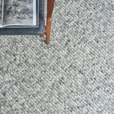 EXQUISITE RUGS Kaza Hand-loomed New Zealand Wool Ivory/Silver Area Rug.