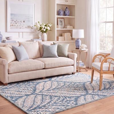 SAFAVIEH Handmade Capri Ilianka Wool Rug