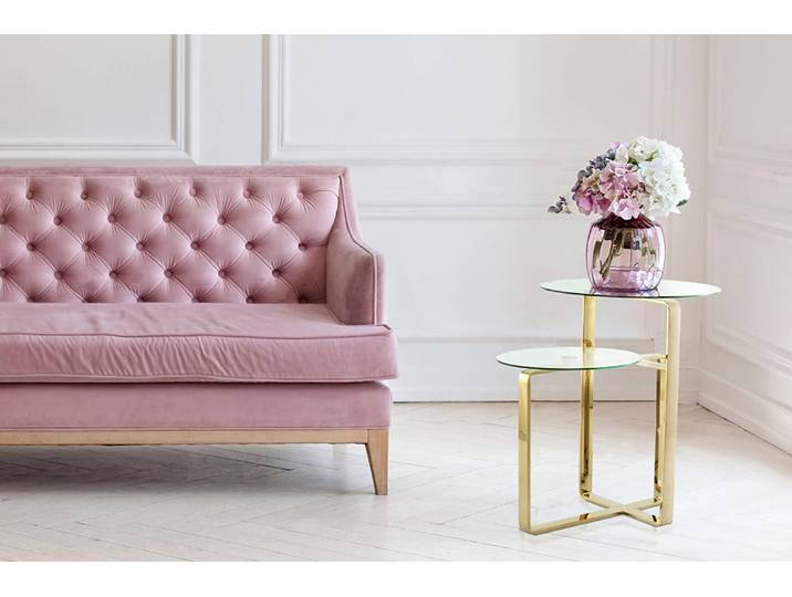 Beistelltisch KAYOOM Katris, Ausgefallenes Gestell aus stabilem Edelstahl , gold, B:59cm H:60cm T:59cm, Tischplatte: 100% Glas / Gestell: Edelstahl, Tische, Beistelltisch, ausgefallenes Gestelldesign aus Edelstahl, zwei Ablageflächen