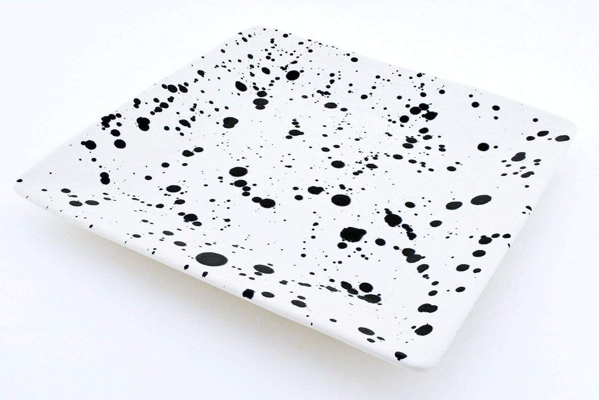 Handgemaakte keramieken plaat met handgeschilderd design in mat zwart, 25 cm