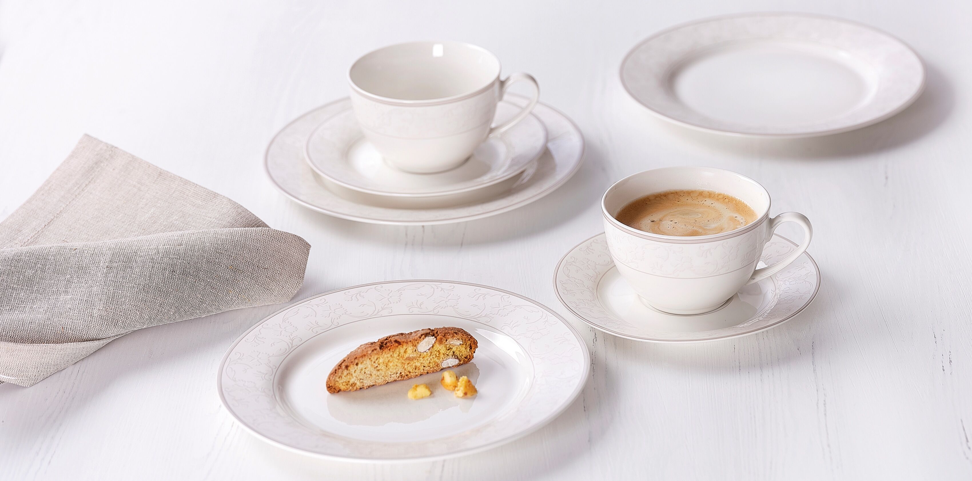 Kaffeeservice RITZENHOFF & BREKER "Geschirr-Set, Service ISABELLA", weiss (weiß, beige), 18 Stk., Porzellan, Geschirr-Sets, Kaffeeservice, extravagantes Design, 18 Teile, für 6 Personen weiß, beige 18 Stk.