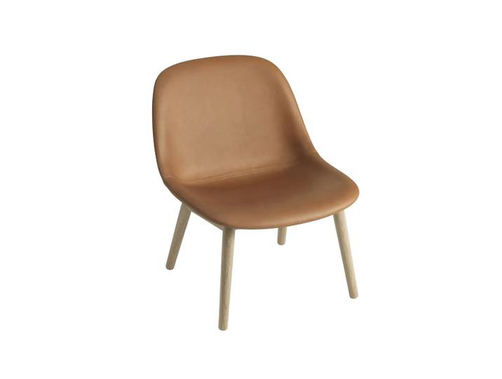 Muuto Fiber Lounge Stuhl mit Eichenholzbeine Refine leather cognac