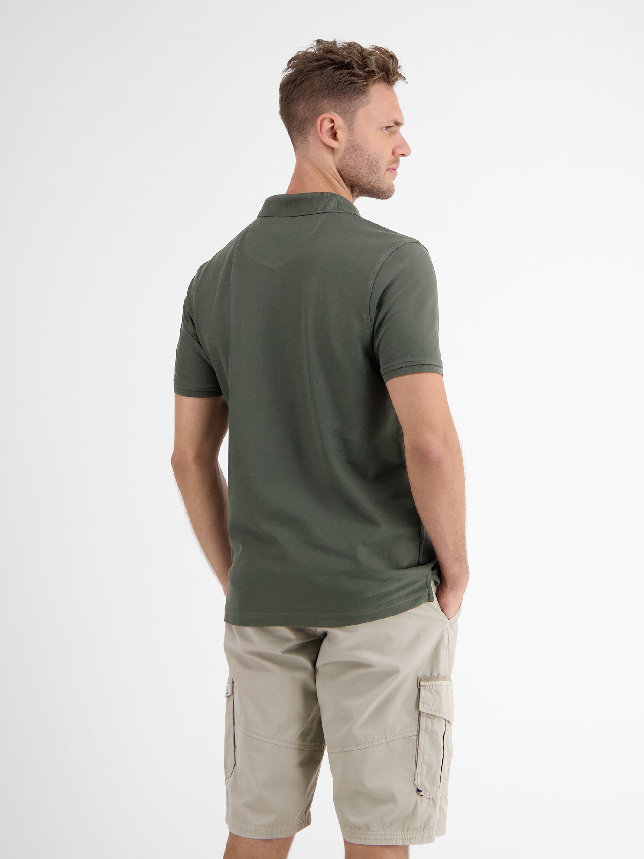 Poloshirt LERROS "COOL & DRY", Herren, Gr. S, grün (chilled olive), Single Jersey, Obermaterial: 60% Baumwolle, 40% Polyester, unifarben, normal hüftbedeckend, Rundhals, abgesteppte Kante, Shirts Poloshirt, mit Logo-Stickerei chilled olive S