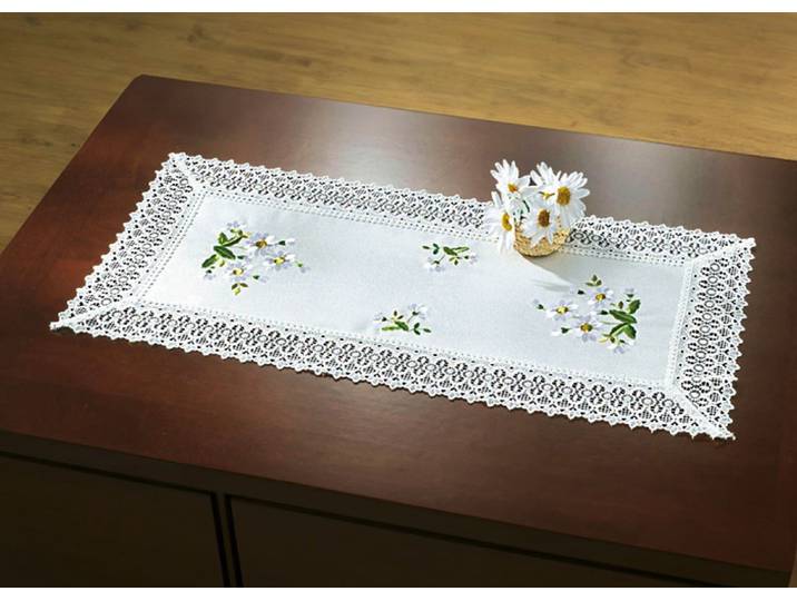 Raumdekoration mit Gänseblümchen-Stickerei und zarter Häkelspitze, Weiss, Größe 140 (Läufer, 35/ 70 cm)