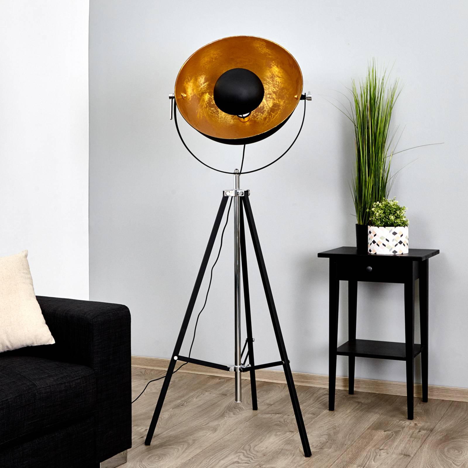 Stehlampe Mineva Lindby, schwarz, für Wohn- / Esszimmer, Metall, Modern, Stehlampe