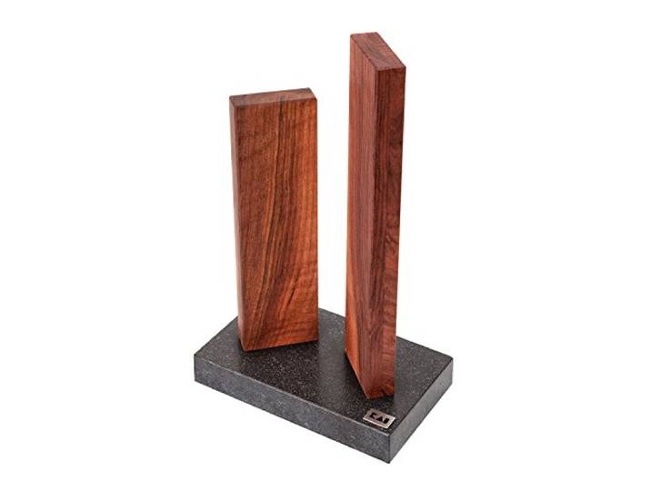 KAI magnetischer Messerblock klein Stonehenge aus Walnuss mit Granitboden - Premium Holz - Platz für 4 Messer - Abmessung 18 x 10 x 28-30 cm