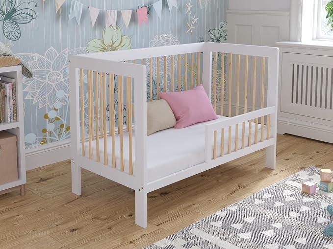 Babybett Beistellbett 120x60cm mit Sicherheitsbarriere Umwandelbar Weiß-Kiefer Luca Kinderbett Mitwachsend Gitterbett aus Holz