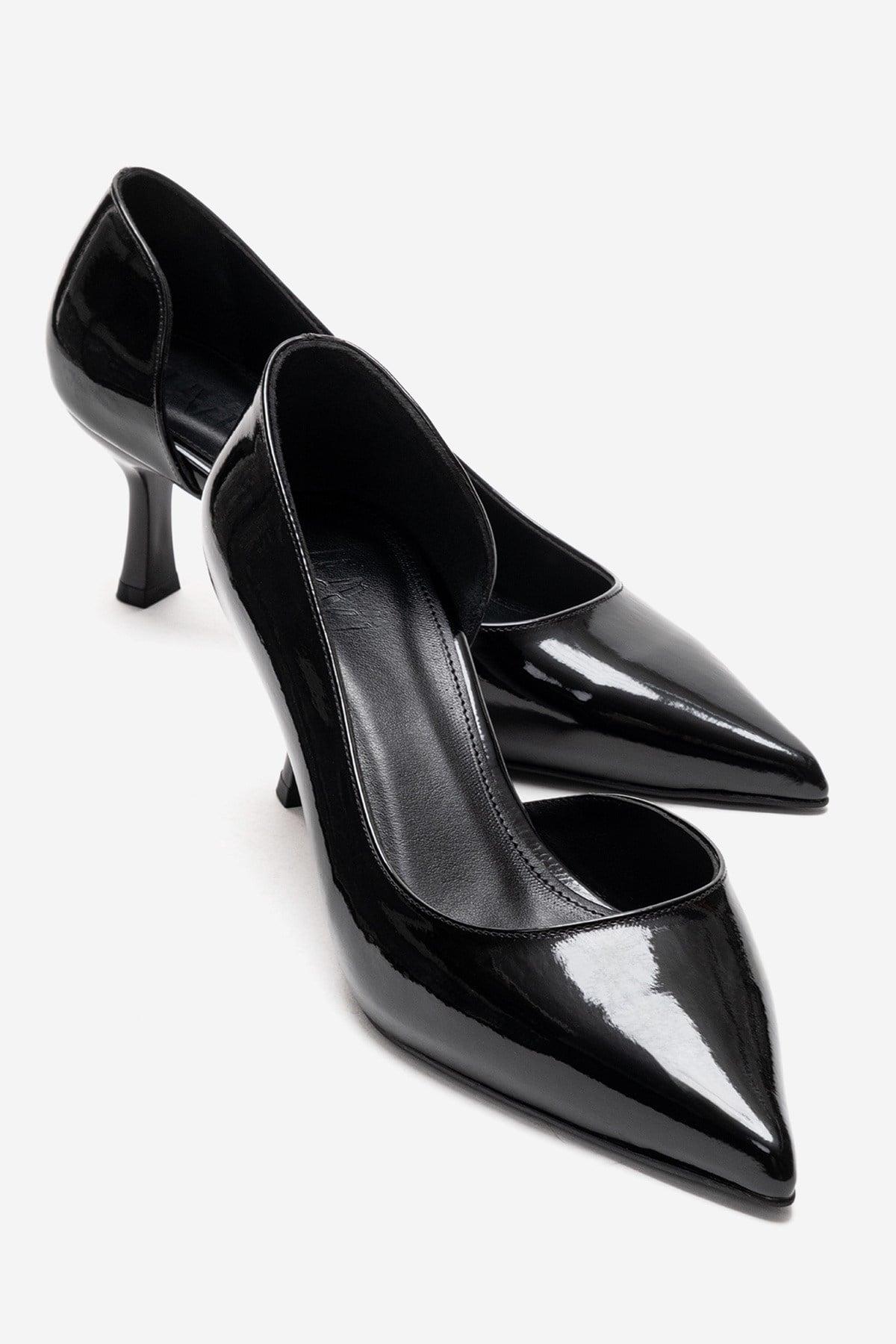 Arel Spitzer Pumps