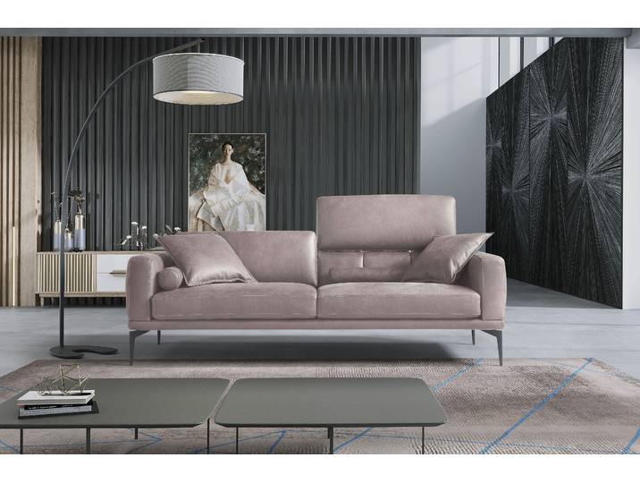2,5-Sitzer EGOITALIANO Masu, Designsofa mit erstklassigem Sitzkomfort, Breite 218cm , beige (safari), B:218cm H:95cm T:97cm, LEDER BACIO hat eine weiche und wachsartige Hand mit halb undurchsichtigem Aussehen. Es handelt sich um ein Naturleder, das die ursprünglichen Eigenschaften der Lederhäute nicht verändert. Das Vorhandensein von verheilten Narben, Körnungsunterschiede, Falten, Adern, Unterschiede in den Farbtönen und andere Spuren, die die Natur auf diesen Fellen hinterlassen hat, sind ein Beweis für die absolute Echtheit und das Zeugnis ihres grossen Wertes., Sofas, 2 5-Sitzer, inkl. 2 Kissenrollen, Rückenelemente manuell verstellbar, Metallfüsse