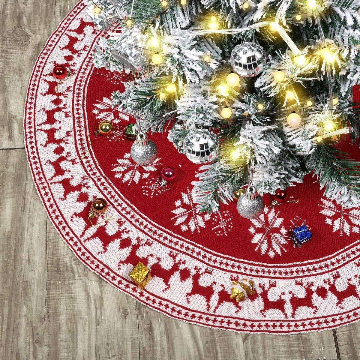 Bordeauxrode gebreide kerstboomrok met sneeuwvlokken en rendieren, 90 cm