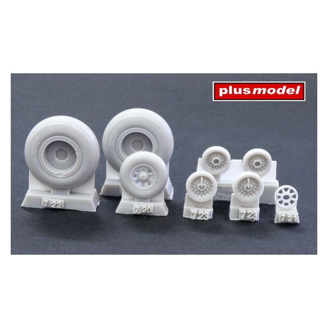 Plus Model B-24 Liberator wheels groved (AL7067)