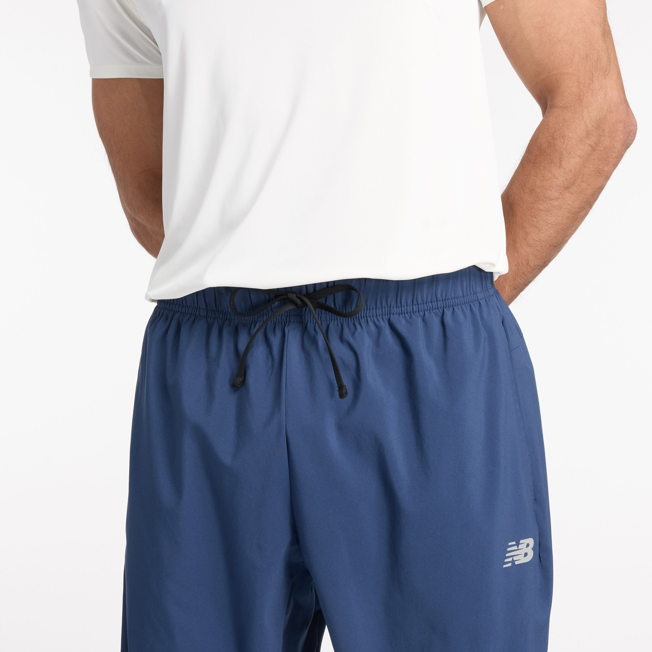 Trainingshose NEW BALANCE "Sport Essentials Woven Jogger", Herren, Gr. L, N-Gr, blau (nb navy (428)), Obermaterial: 100% Polyester, Hosen Trainingshose nb navy (428) L, N-Gr