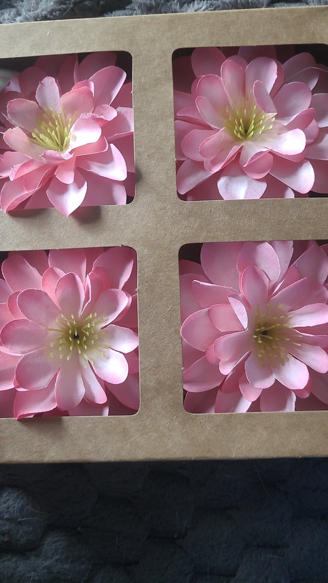 Set van 4 roze kunstbloemen