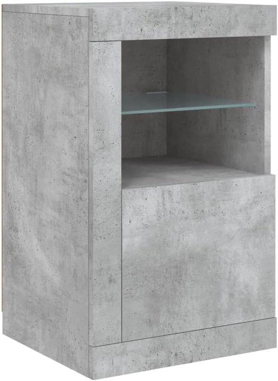 Moderne houten opbergkast met LED-verlichting en glazen planken