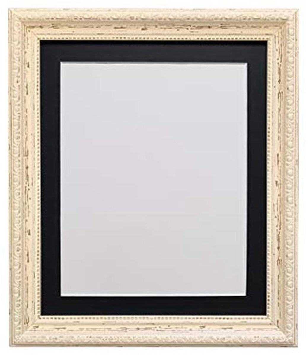 Antieke witte fotolijst met passe-partout in vintage stijl